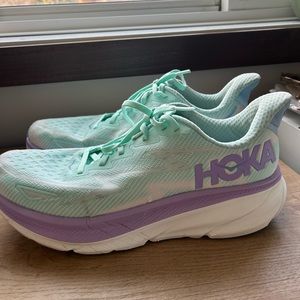 Women’s hoka Clifton 9 size 10